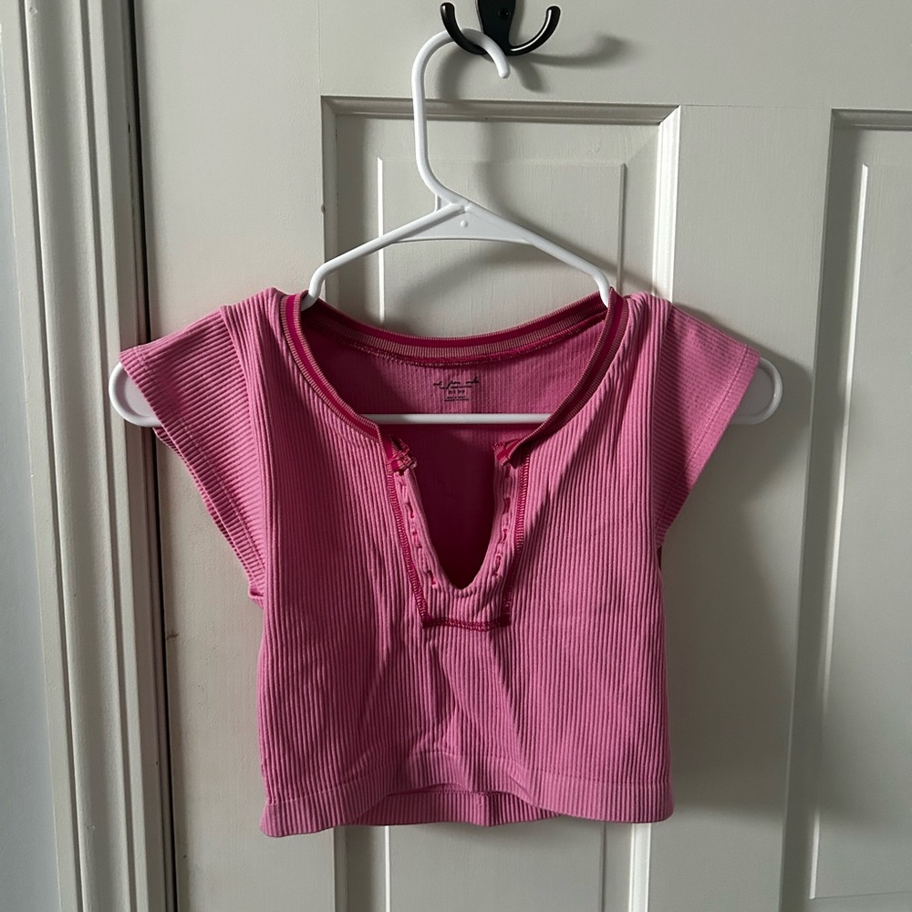 urban outfitters pink short sleeve tee